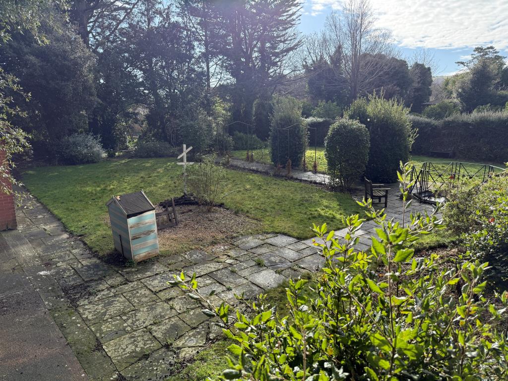 Lot: 45234 - TO BE OFFERED IN OUR 26TH MARCH AUCTION - FORMER CARE HOME WITH CONSENT FOR CONVERSION INTO SUBSTANTIAL DWELLING - Rear garden